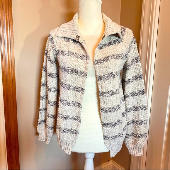 O’Neill Knit Cardigan Sweater Cream and Gray Size Small - Picture 1 of 5